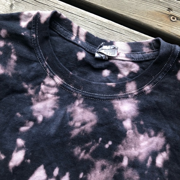 Bleach dyed T-Shirt - Picture 3 of 4